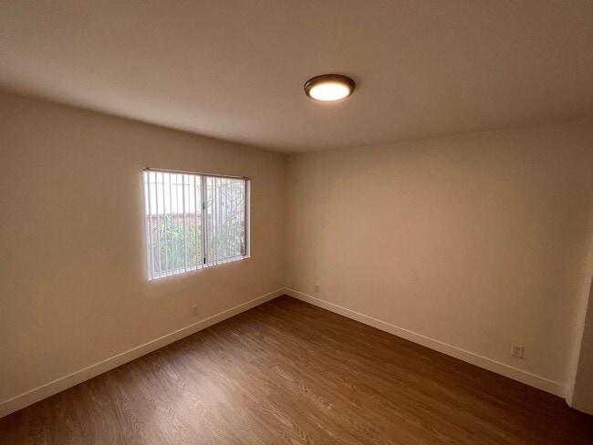 Foto del edificio - 12714 Matteson Ave