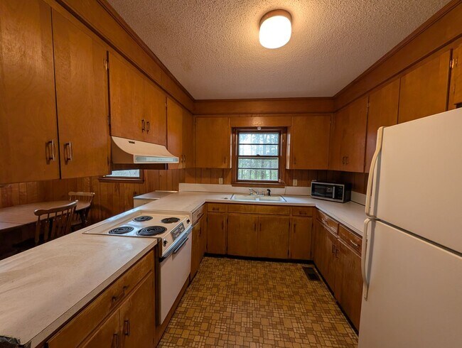 Foto del edificio - Available to Show