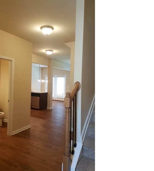 Foyer - 1606 Brookmere Way