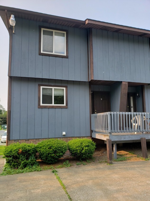 Foto principal - 1708 Oak Hill Rd