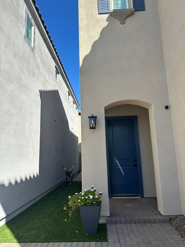 Building Photo - Recent Build Spacious 3BR House in Chandle...