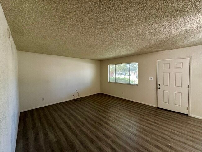 Building Photo - Citrus Heights 2BD/1BA with Community Pool