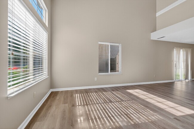 Foto del edificio - Light-Filled Fishers Home with Fenced Yard