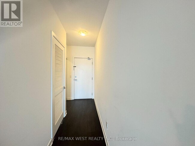 Building Photo - 4633-4633 Glen Erin Dr