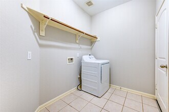 Building Photo - 6030 Starbrook Creek Dr
