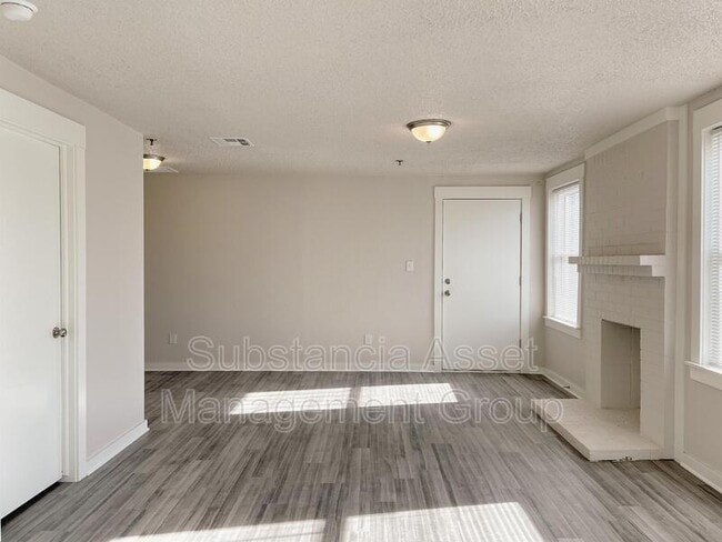Foto del edificio - 727 Culbertson Dr