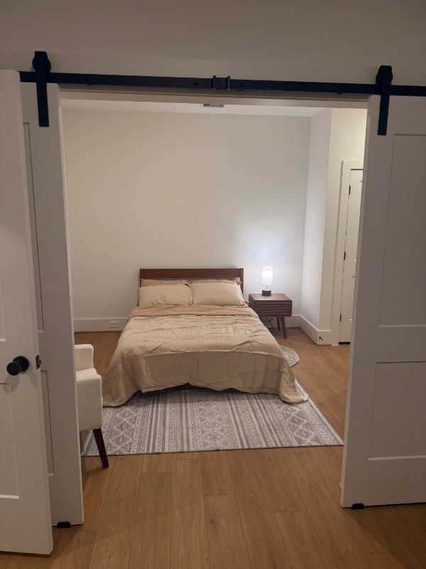 Foto del edificio - 1901 S Victory St