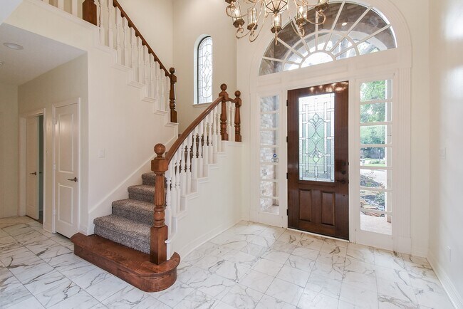 Building Photo - 807 Herdsman Dr