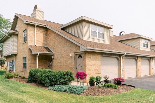 Building Photo - The Villas at Foxwood