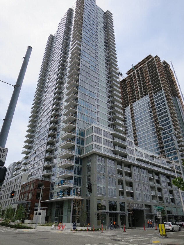 Primary Photo - Downtown Seattle-Insignia condo 2 bed/1.75...