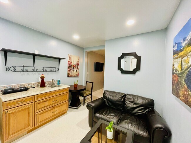 Foto del edificio - 5080 Wayside Dr
