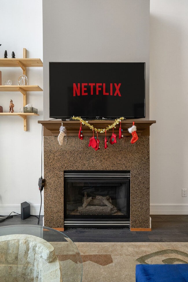 Building Photo - 138-118 18 Ave SE