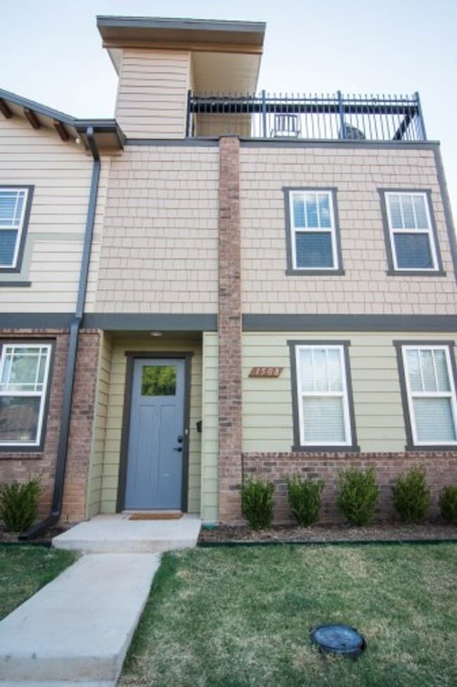 Foto del edificio - Beautiful Townhouse Pre-Leasing!