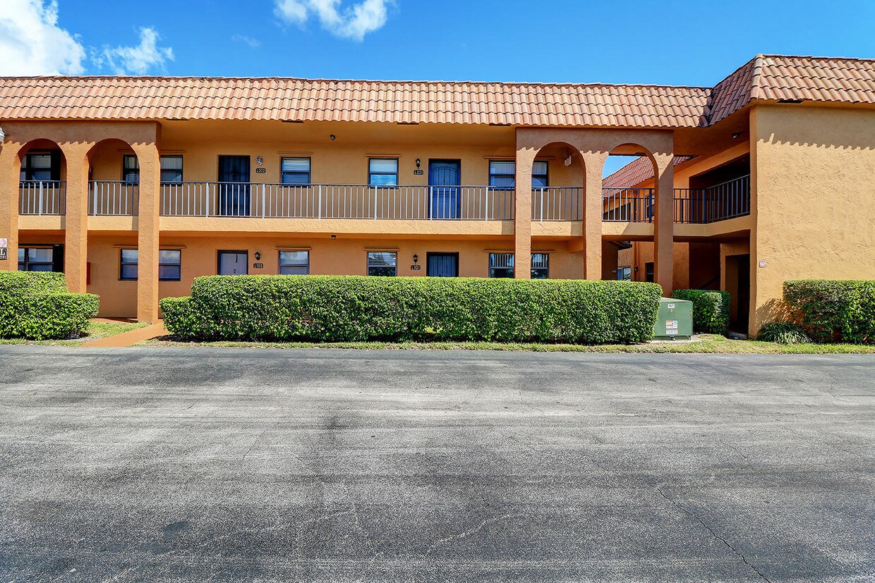 Primary Photo - 2141 W Woolbright Road L101