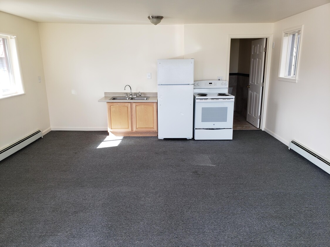 Primary Photo - 2450 E Platte Ave
