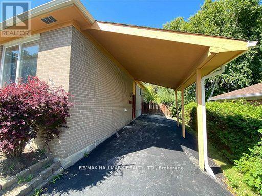 Building Photo - 331 Roywood Crescent