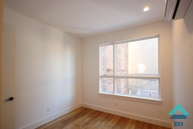 Building Photo - 374 Throop Ave
