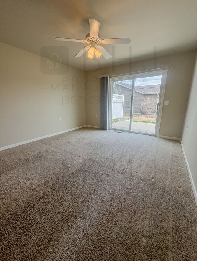 Building Photo - 2 Bed/ 2 Bath twin home in HOA community