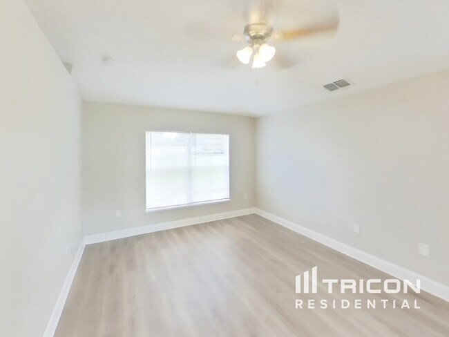 Foto del edificio - 4201 Castle Ave