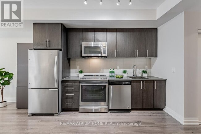 Building Photo - 780-780 Sheppard Ave E
