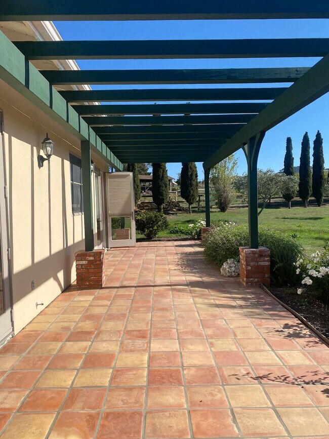 Foto del edificio - Beautiful 1 BD / 1 BA Granny Unit in Count...
