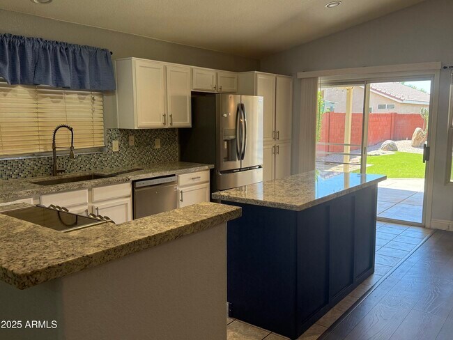 Foto del edificio - 2307 E Winchester Pl