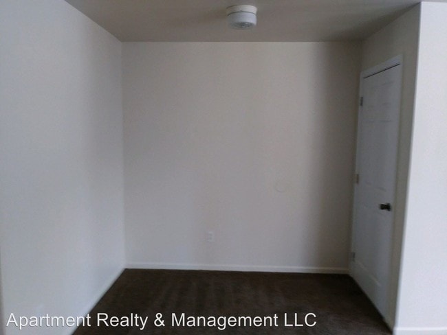 Building Photo - 5689 Cooley Village Dr