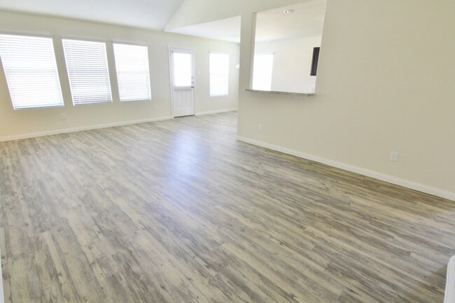 Building Photo - 15 Lazy Swing Ct