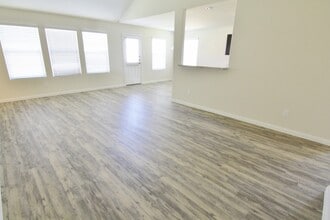 Building Photo - 11 Leisure Shore Ct