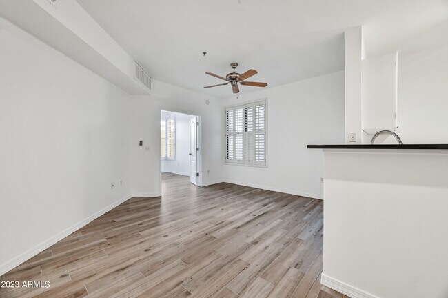 Building Photo - 1701 E Colter St