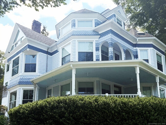 Building Photo - 27 Imperial Ave