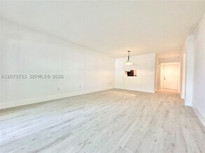Building Photo - 6890 N Kendall Dr
