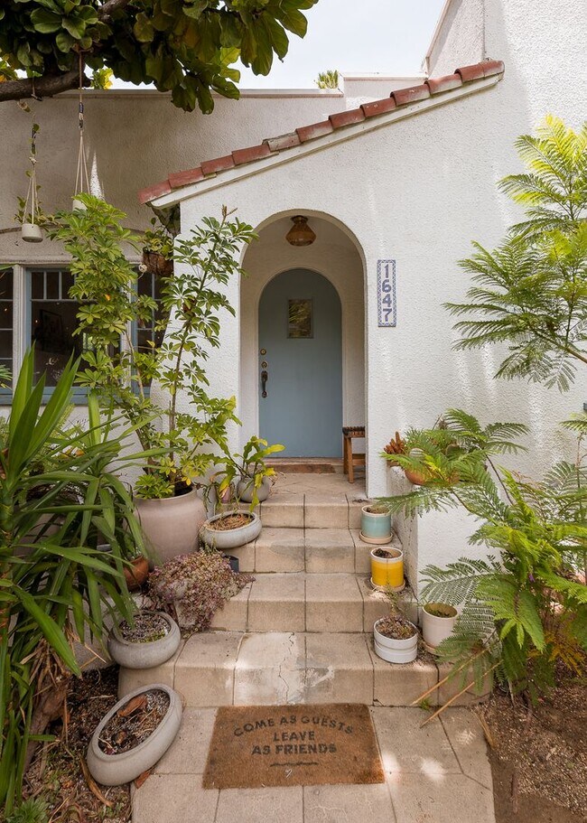 Foto del edificio - 1647 N Coronado St