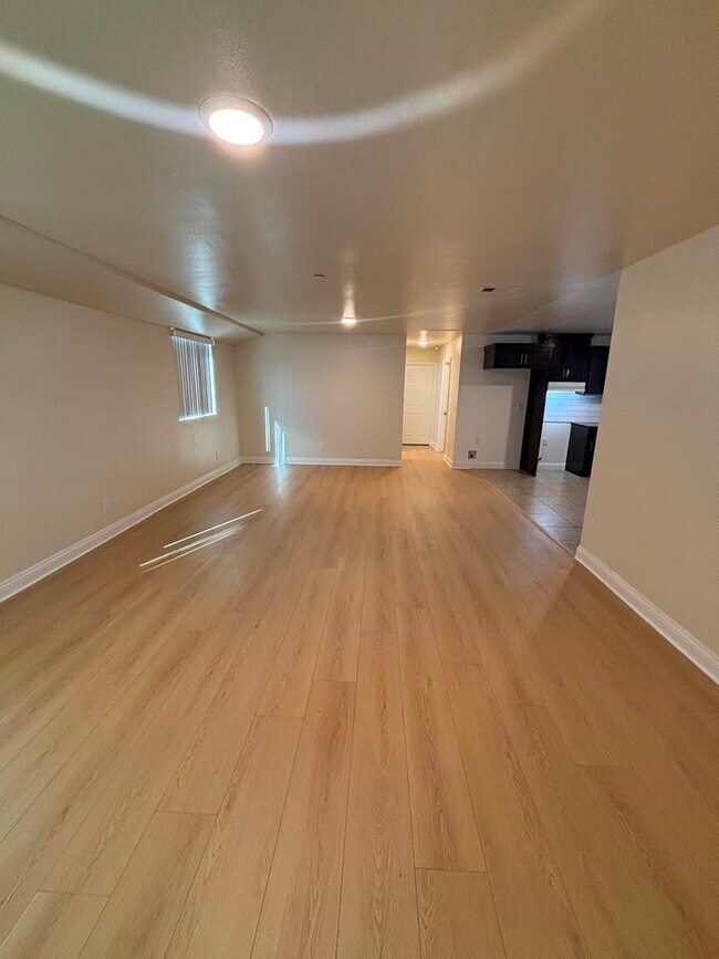 Foto del edificio - 1029 W 65th Pl