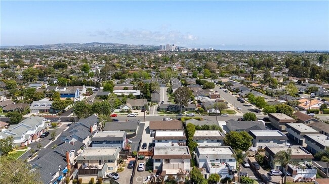 Building Photo - 2049 Tustin Ave