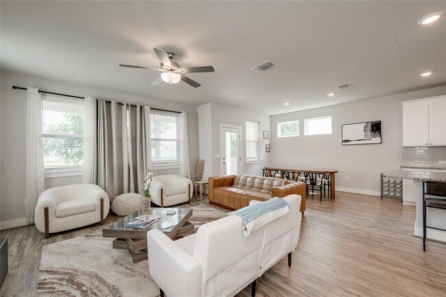 Foto del edificio - 7310 Harmony Shoals Bnd