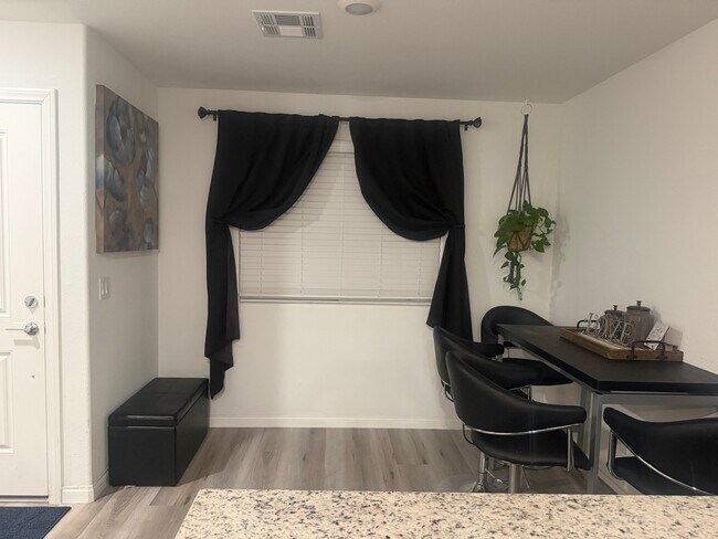 Foto del edificio - 9174 Coral Cascade Ave