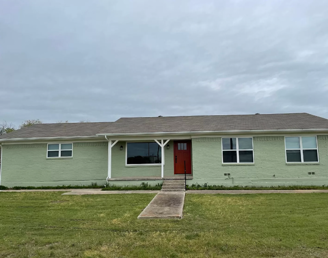 Primary Photo - Newly Refinished Home Available!