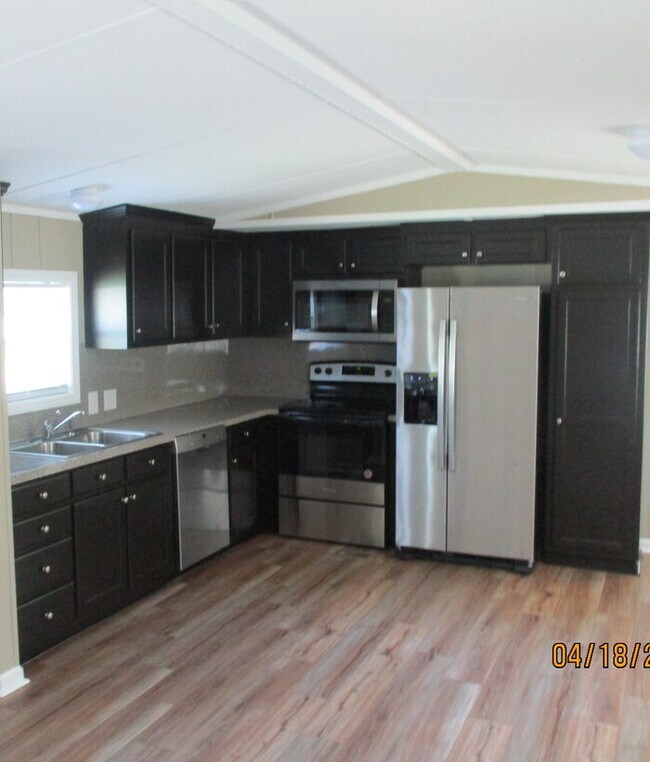 Foto del edificio - 24671 Ridgecrest Rd