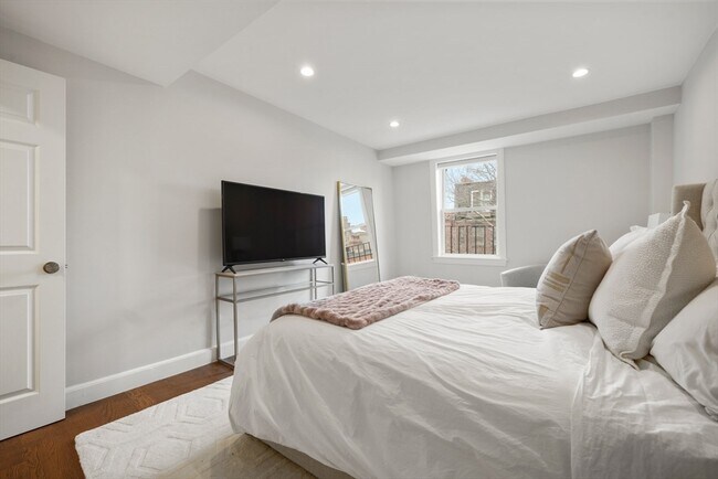 Building Photo - 403 Marlborough St