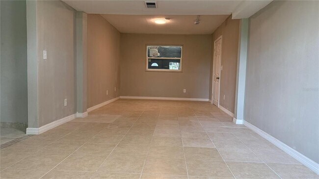 Foto del edificio - 1148 W Lakeview Cir