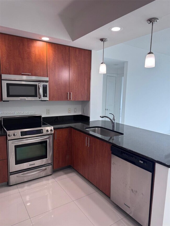 Building Photo - 315 NE 3rd Ave