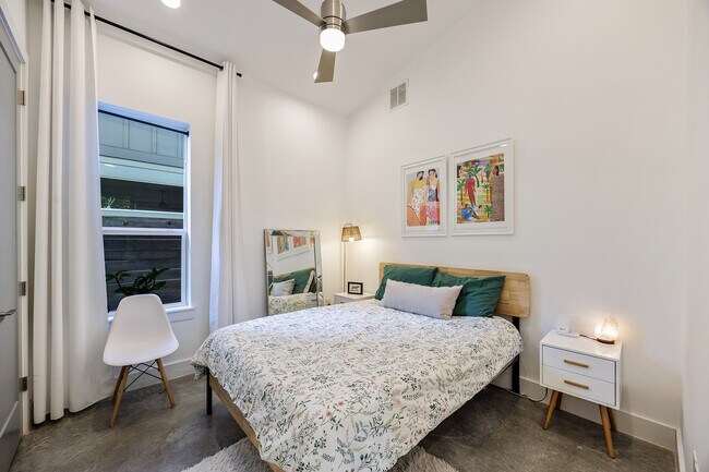 Foto del edificio - 1125 Denfield St