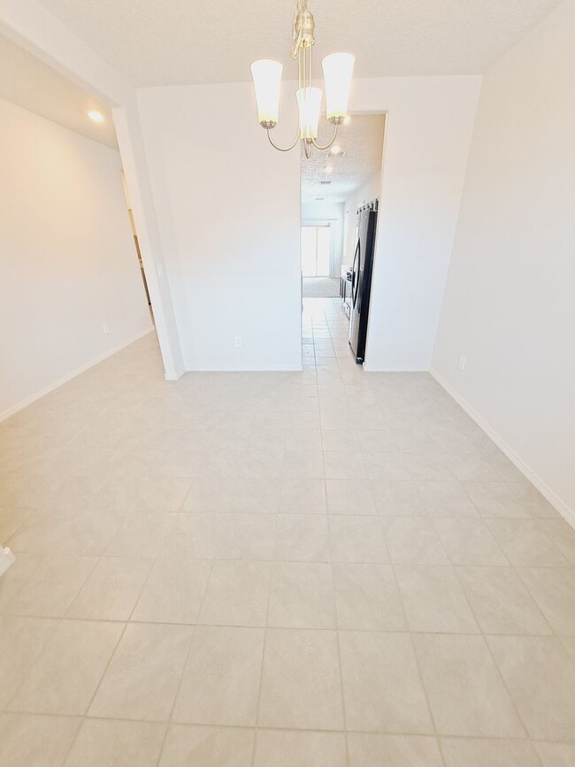 Building Photo - 3 bed 2 bath home in Huning Ranch!