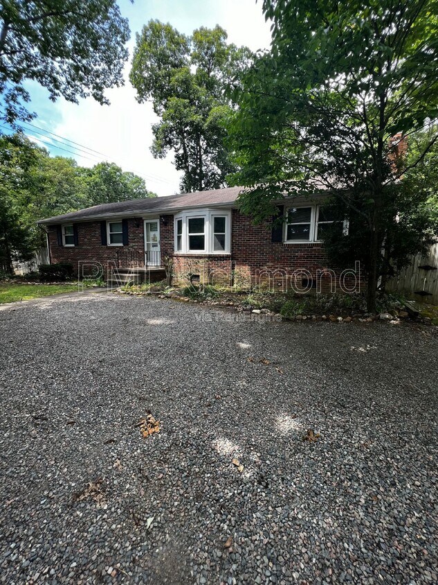 Foto principal - 1900 Woodmont Dr