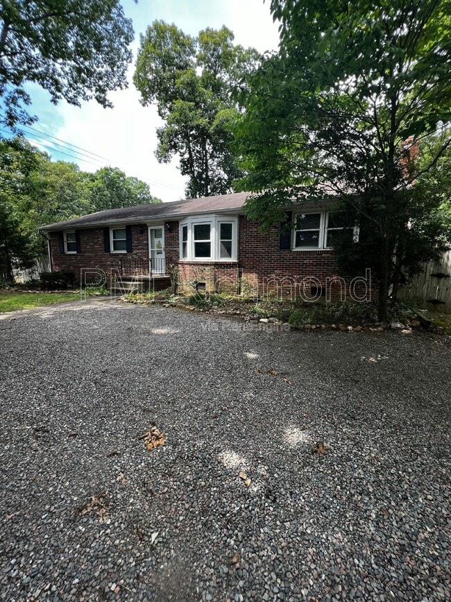Building Photo - 1900 Woodmont Dr