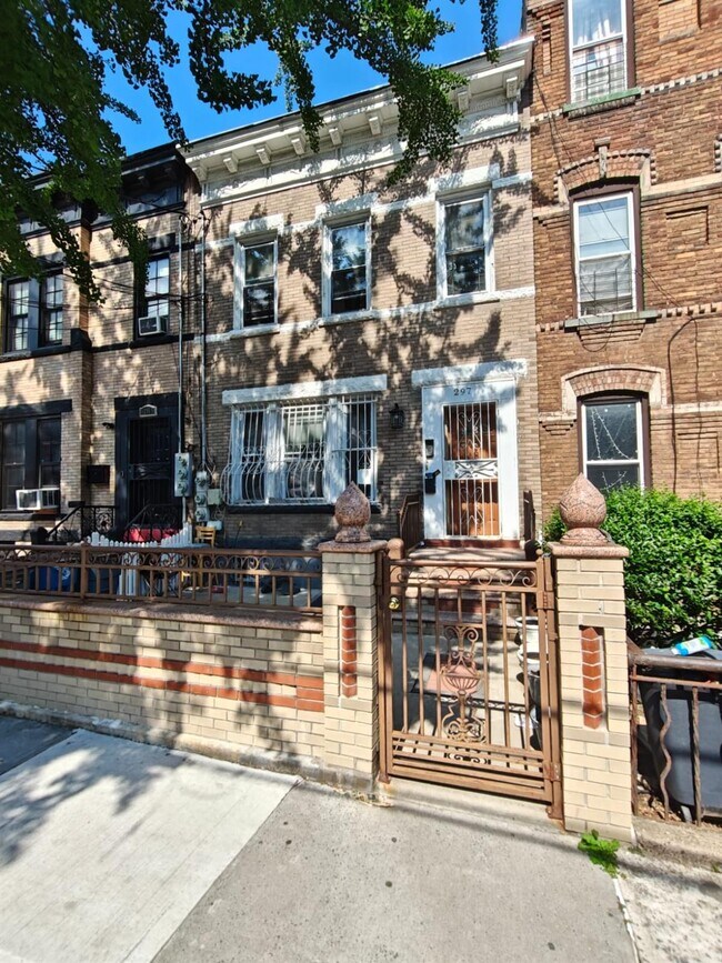 Foto del edificio - 297 Bradford St
