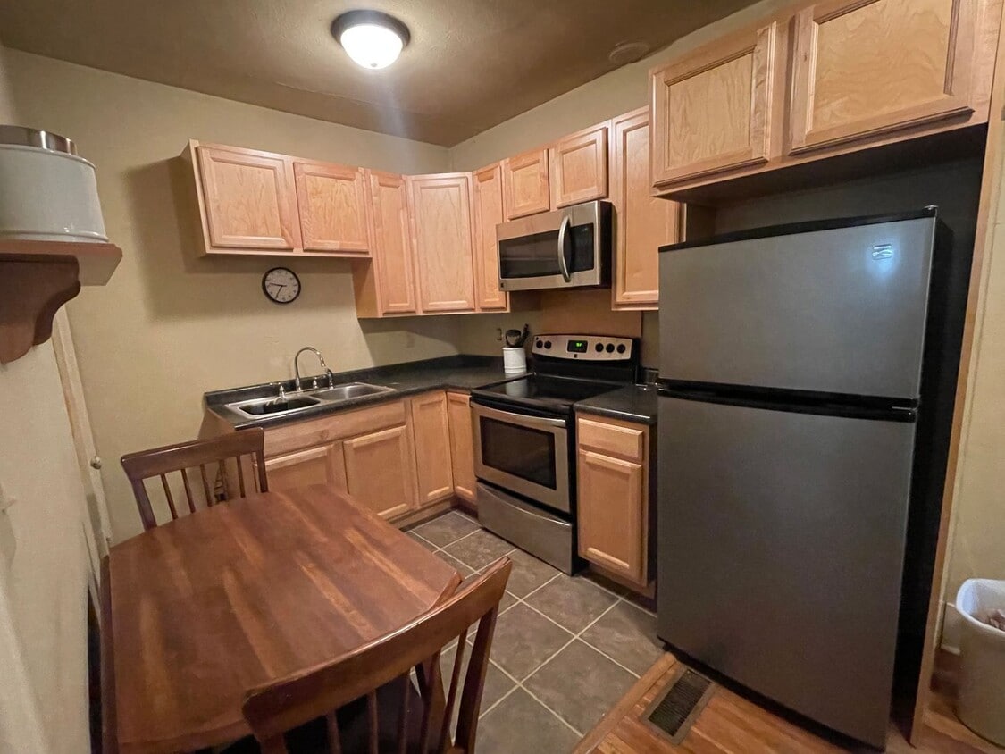 114 Main St Unit 3, Williston, ND 58801 Room for Rent in Williston