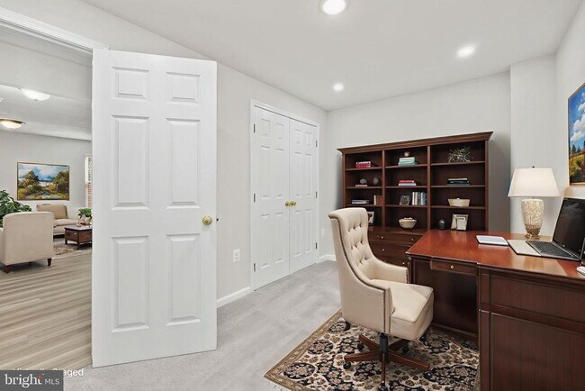 Foto del edificio - 306 Kings Crest Dr