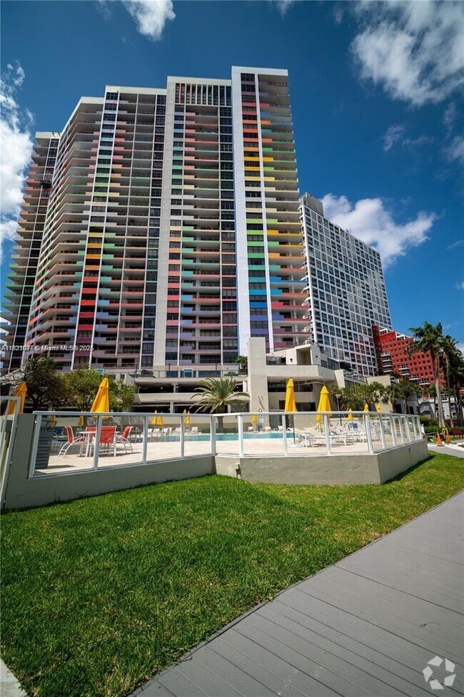 Building Photo - 1581 Brickell Ave
